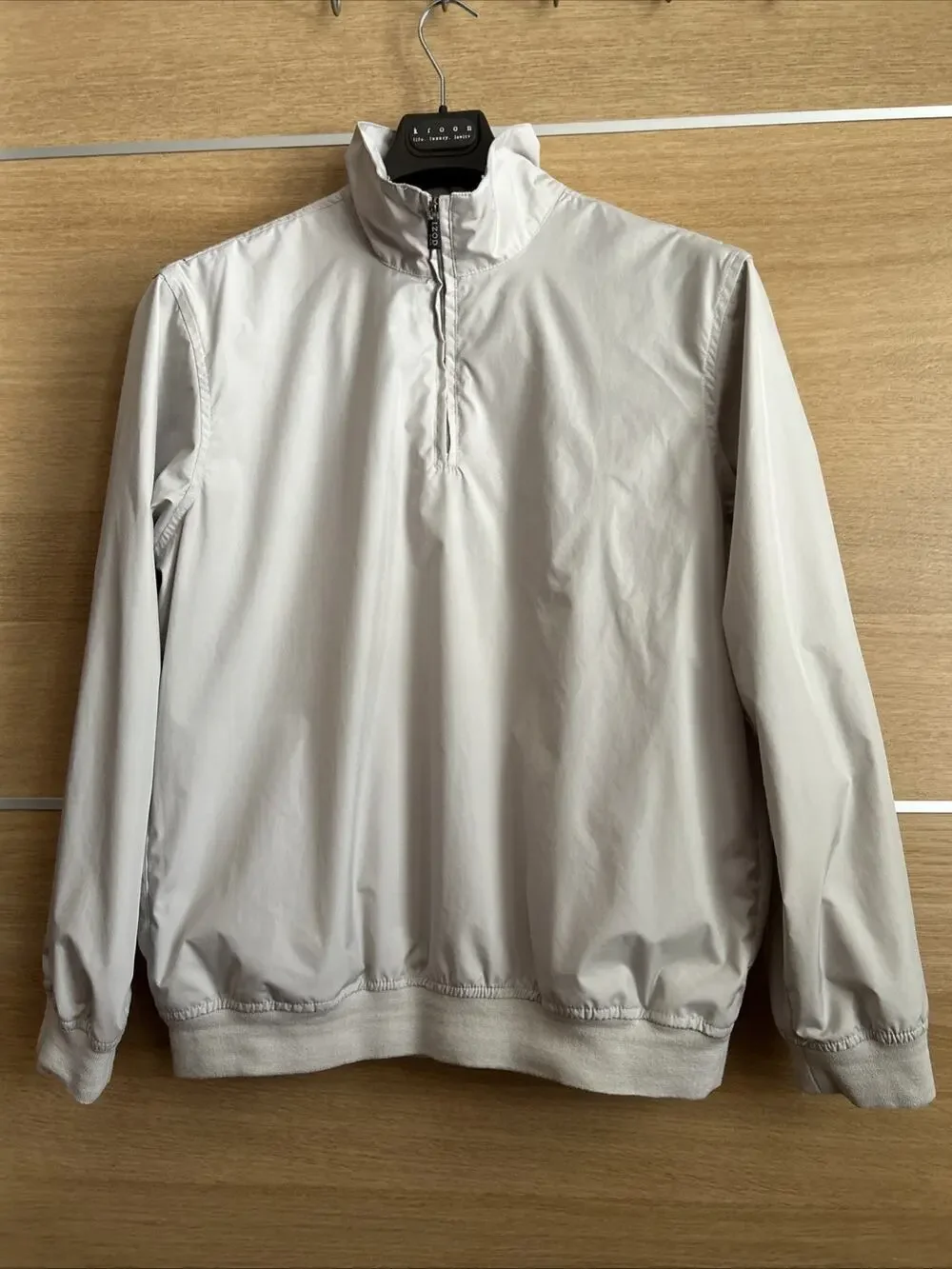 IZOD XFG Men’s Sz M Golf Pullover Windbreaker 1/4 Zip Cream Zip Pockets